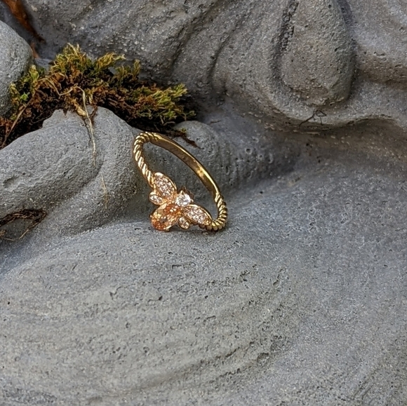 DAINTY Gold Plated Citrine Bee Ring - Picture 5 of 7